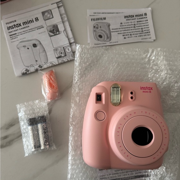 FujiFilm Instax Mini 8 in Pink - Picture 2 of 4